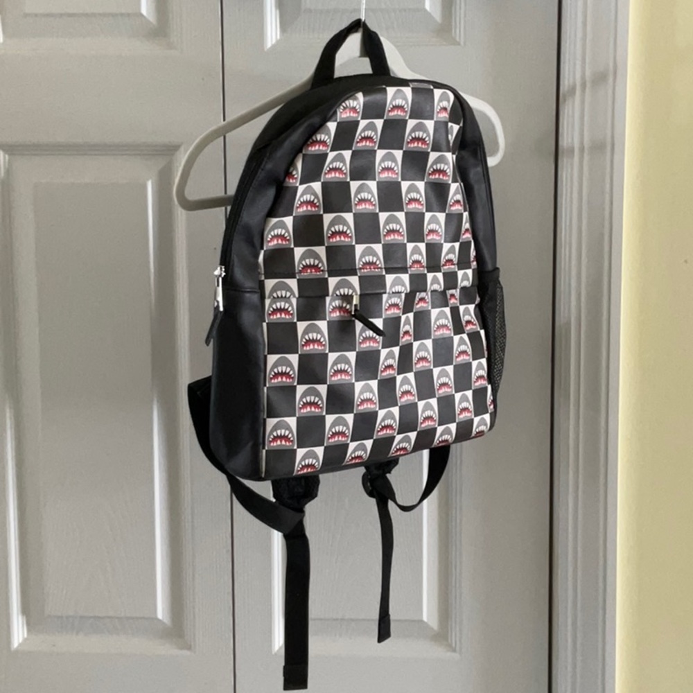 OMG Accessories-SHARK BACKPACK Black/White